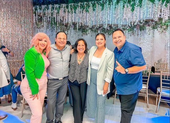 Hay momentos que se quedan grabados en el corazón♥️.

Nuestra galería de hoy este #ᴛʙᴛ se viste de inspiración.
Recordamos eventos llenos de color y propósito.
Alianza Dallas es un espacio para brillar, aprender y celebrar cada logro, grande o pequeño. Miramos atrás no solo para recordar, sino para impulsarnos con más fuerza hacia el futuro. ¡Estamos hechas para grandes cosas!🌟

Dale♥️ si crees en el poder del emprendimiento en unión.
¡Etiqueta a una persona de la comunidad que admires!